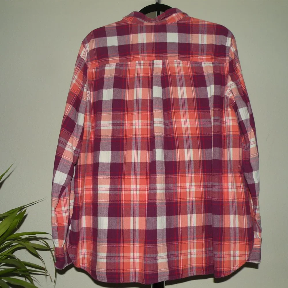 Old navy boyfriend shirt - Picture 3 of 4